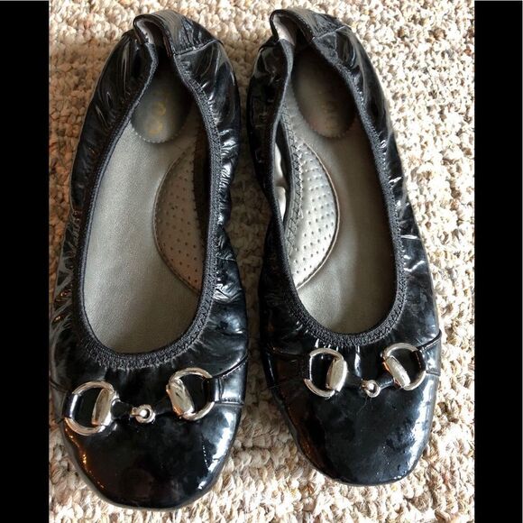 Comfortable flats by Me Too size 6 medium - Picture 1 of 2